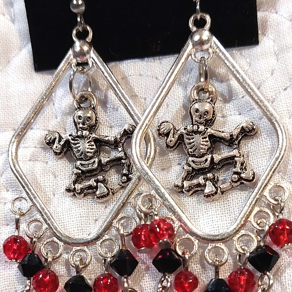 Ruffles & Stripes Chandelier Skeleton Red and Black Glass Bead Earrings NWT - Picture 3 of 3